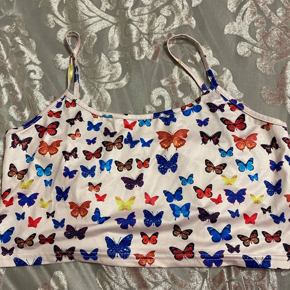 Pretty butterfly crop top🦋